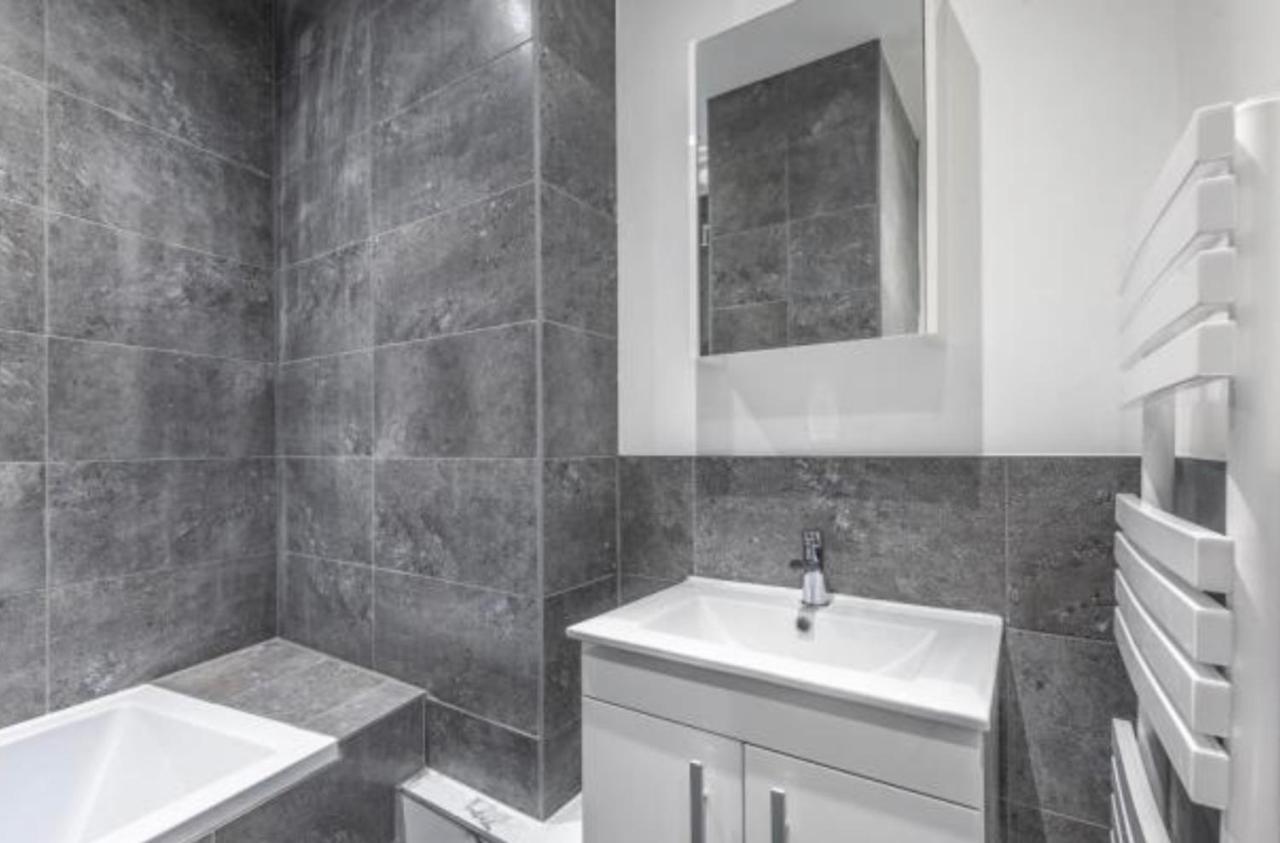 Premium Apartments Thatcham Broadway Exterior photo