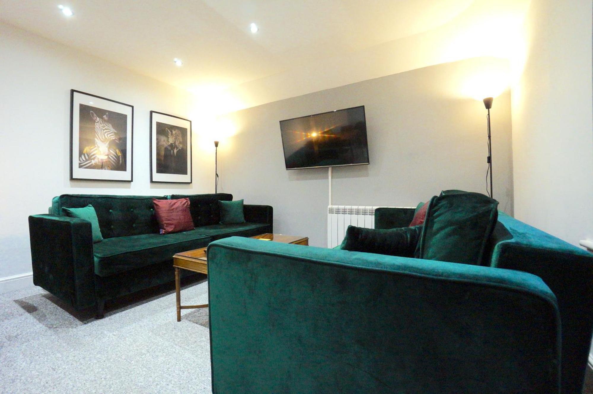 Premium Apartments Thatcham Broadway Exterior photo